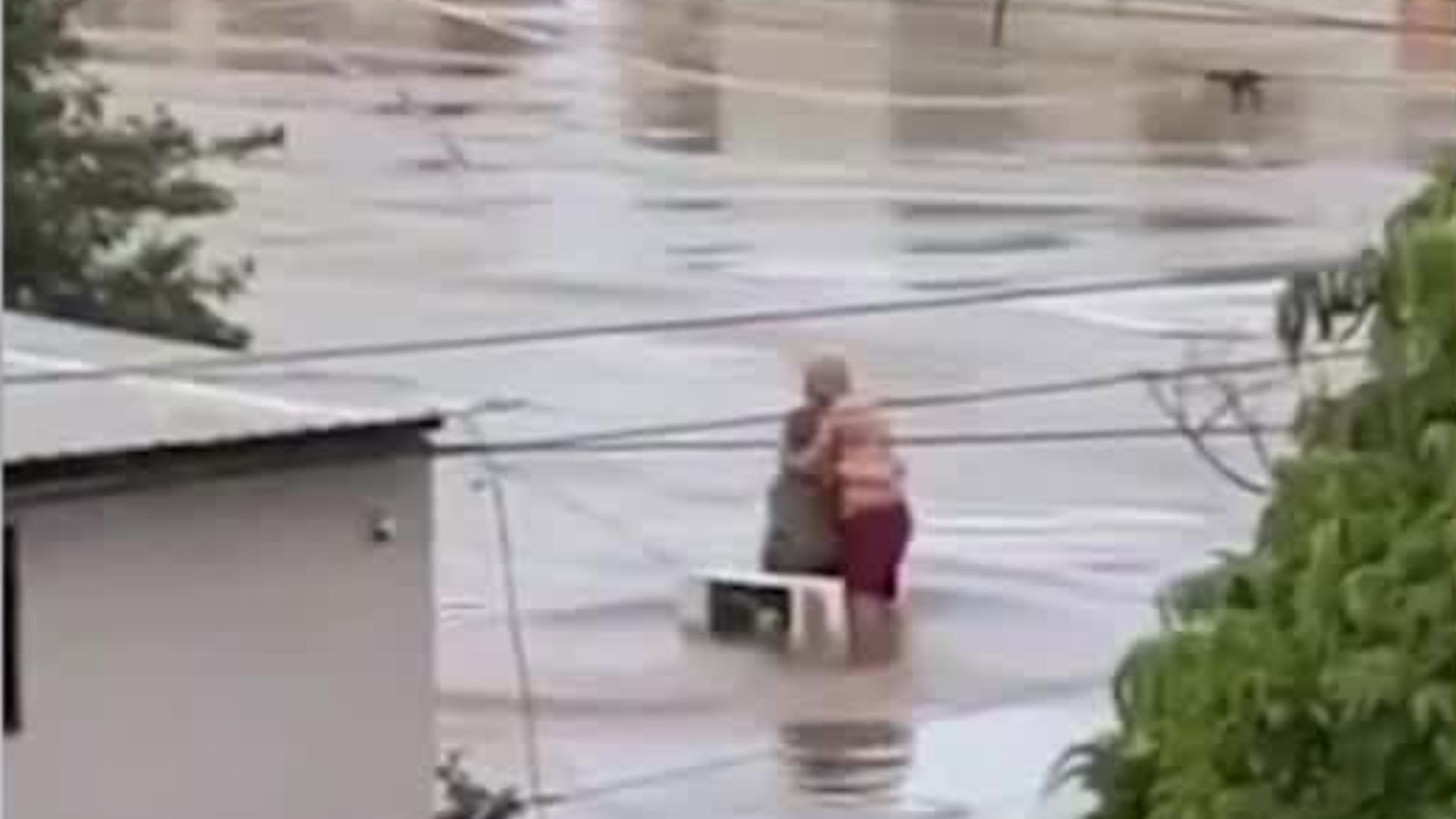 En Poza Rica, fallece Doña Elodia; abuelita viral junto a su esposo durante las inundaciones
