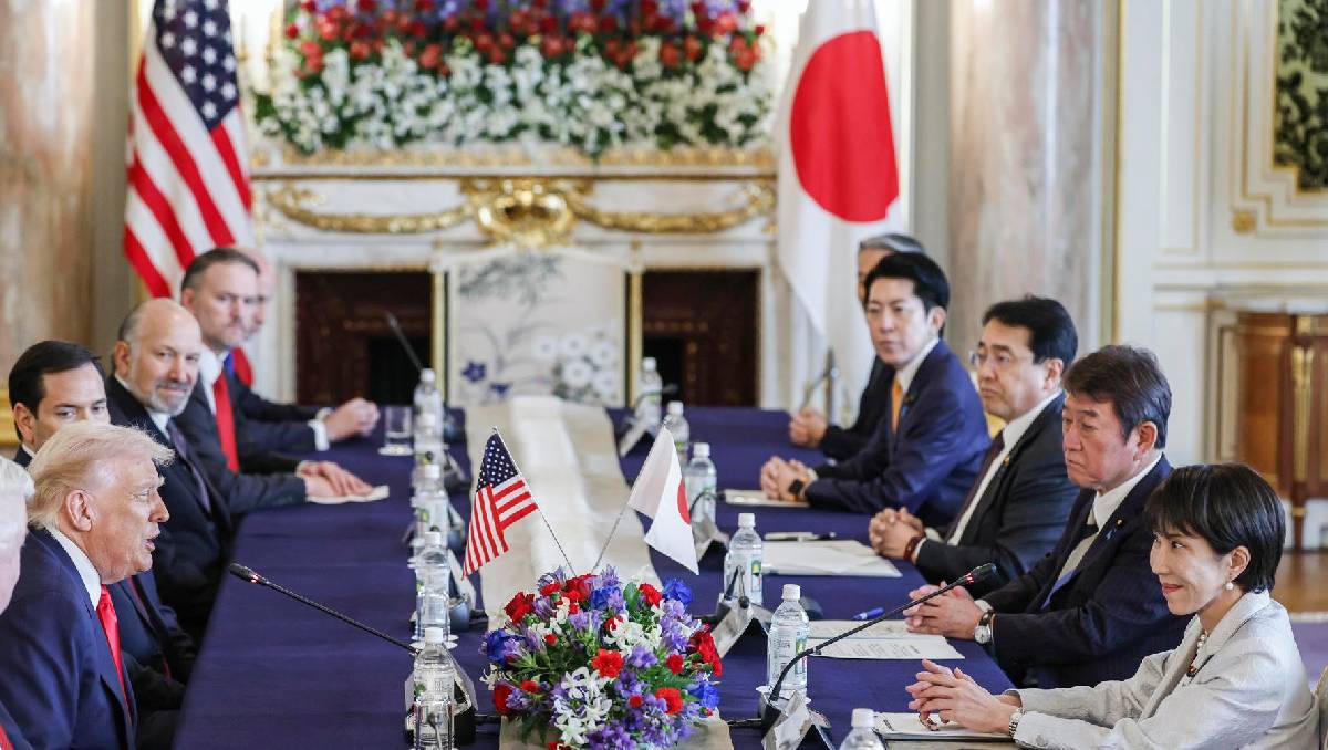 El presidente Trump y la primera ministra japonesa en Tokio (EFE)