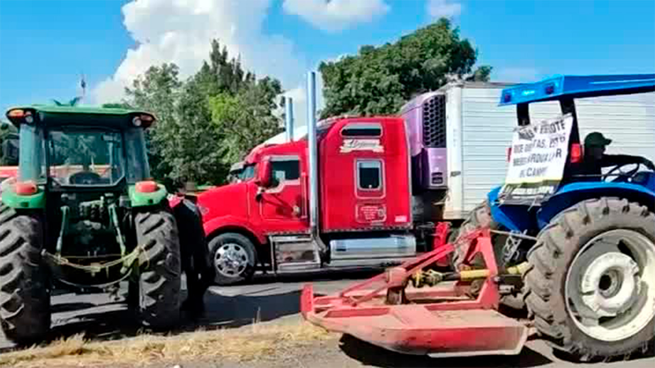 Realizan bloqueos en las carreteras en Jalisco por protesta de agricultores