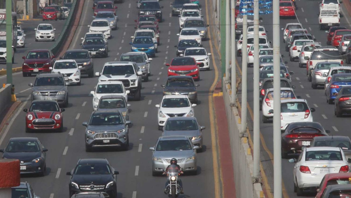 Tráfico en avenida Gonzalitos en Monterrey | Leonel Rocha