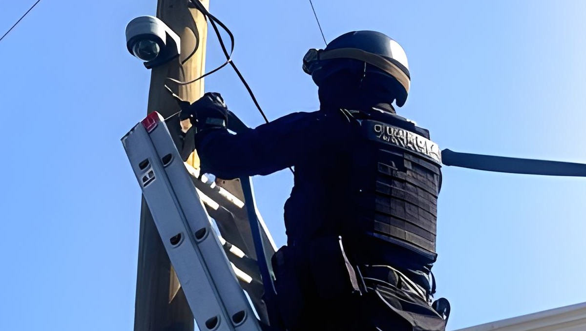 Aseguran cámaras ocultas instaladas en luminarias y postes de tres municipios de Tamaulipas