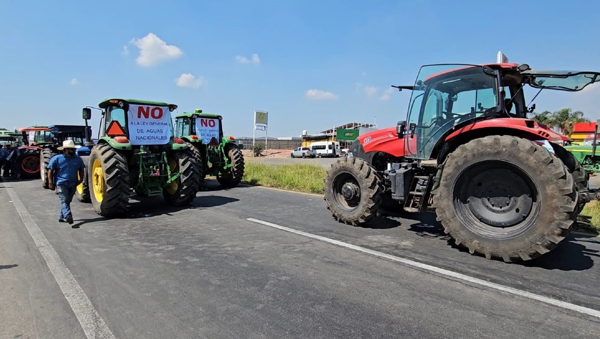 Sobre carretera a Colima, sigue el bloqueo de productores en Jalisco (Juan Carlos Munguía)
