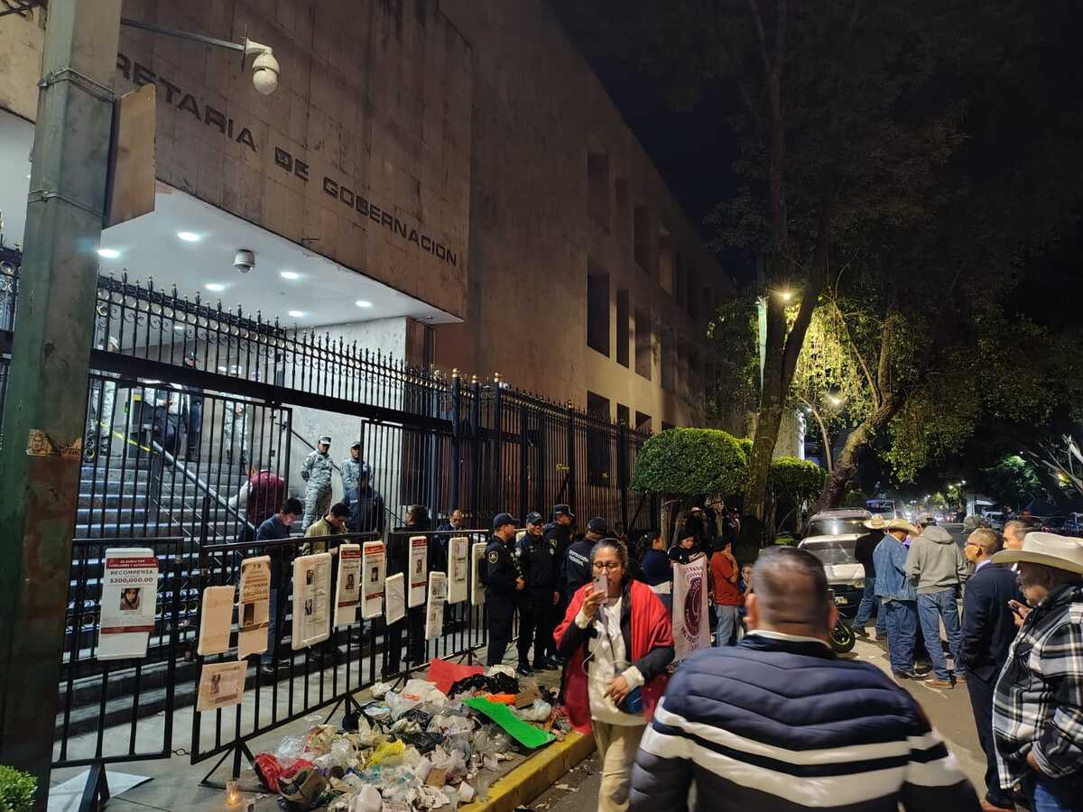 una comisión de los agricultores llegó a la sede de Segob. (Foto: especial)