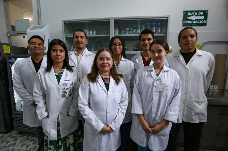 El equipo requiere de donaciones de leche materna  para fortalecer sus investigaciones |  UDG