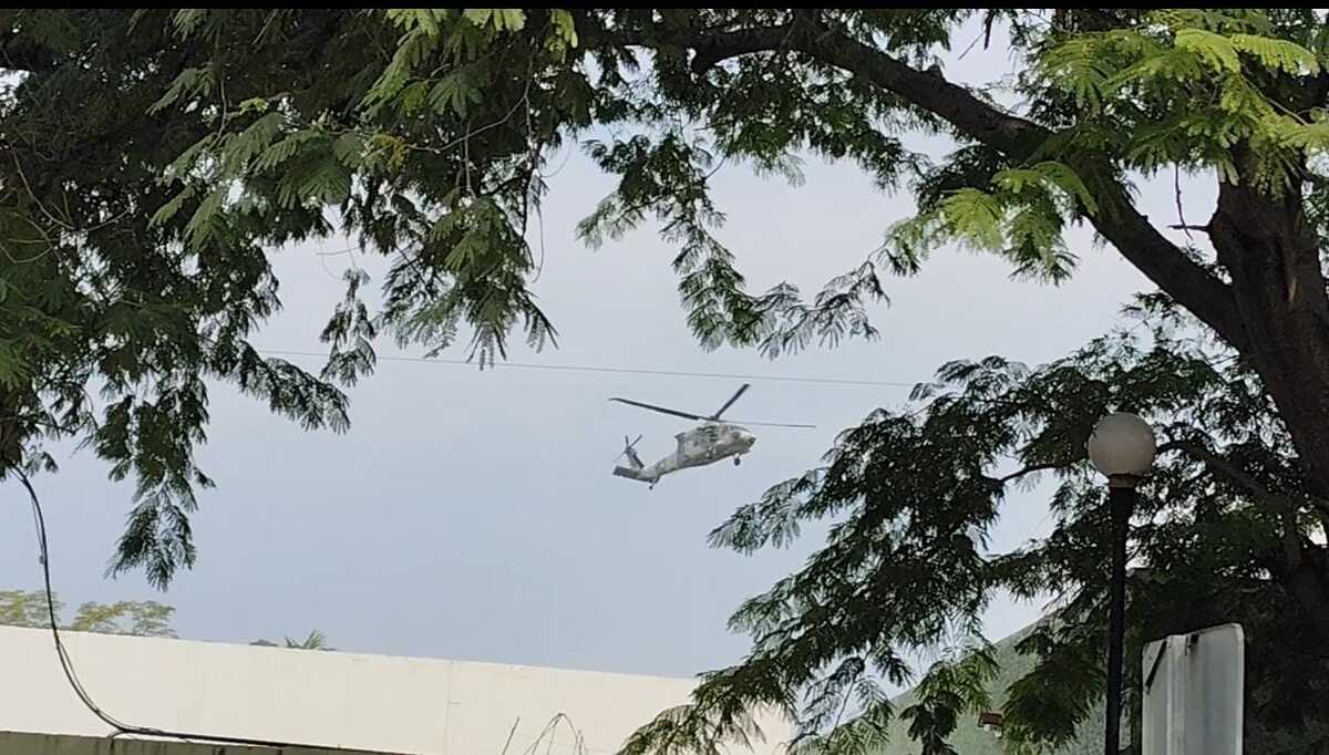 Un helicóptero sobrevoló la zona mientras se lleva a cabo la reunión. | César Cabrera