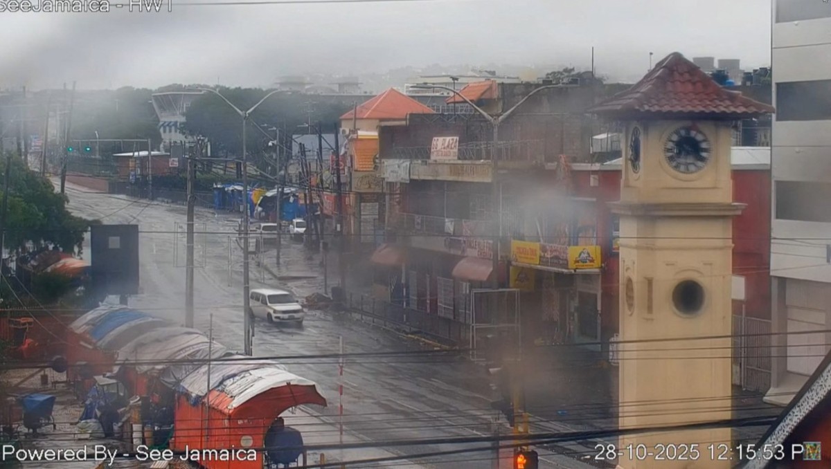 El huracán provocó lluvias torrenciales y ráfagas de viento en Jamaica. | AFP
