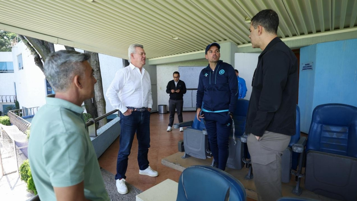 Javier Aguirre, entrenador de la selección mexicana, presente en el entrenamiento de Cruz Azul (Cortesía)