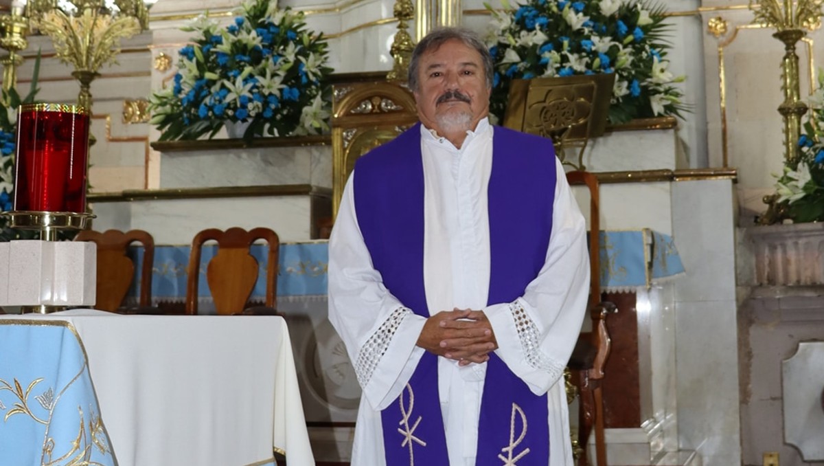 El padre Roberto González murió tras chocar contra un tráiler en la carretera Celaya–Salvatierra,