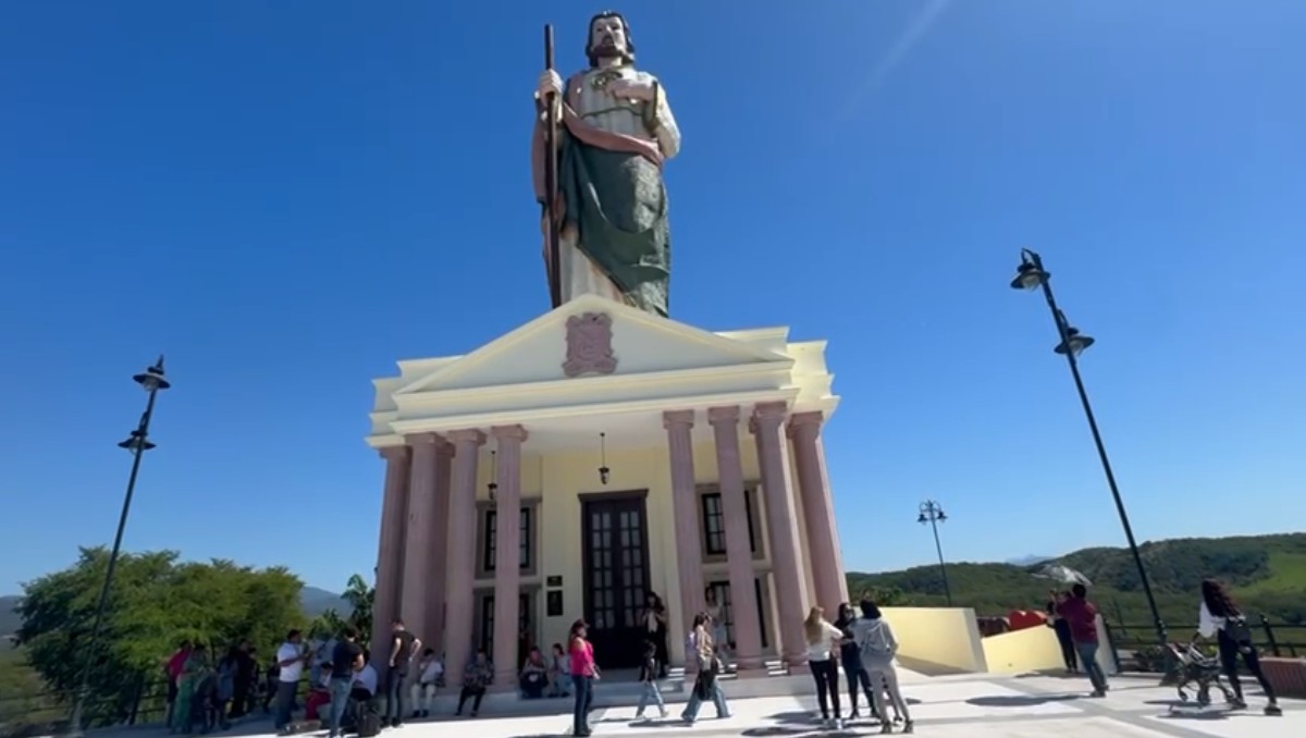 En el Parque del Mirador, en Sinaloa,  se encuentra la estatua más grande del mundo de San Judas Tadeo. | Foto: Especial