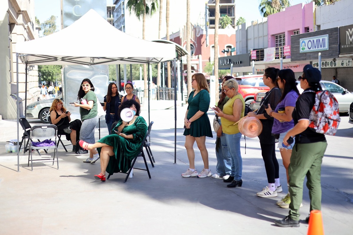 Las participantes leyeron poemas y un manifiesto en repudio a declaraciones sobre la literatura escrita por mujeres.| Roberto Amaya