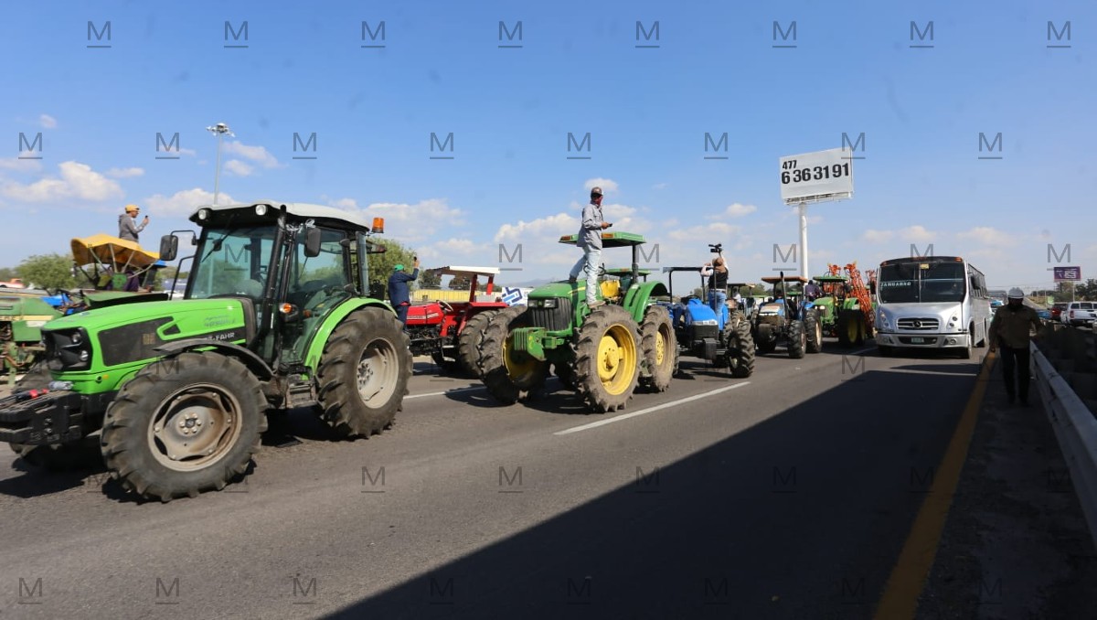 Luego de casi 4 horas de reunión, “tronó” la mesa de negociación entre productores y autoridades federales de Guanajuato. | Dany Béjar.