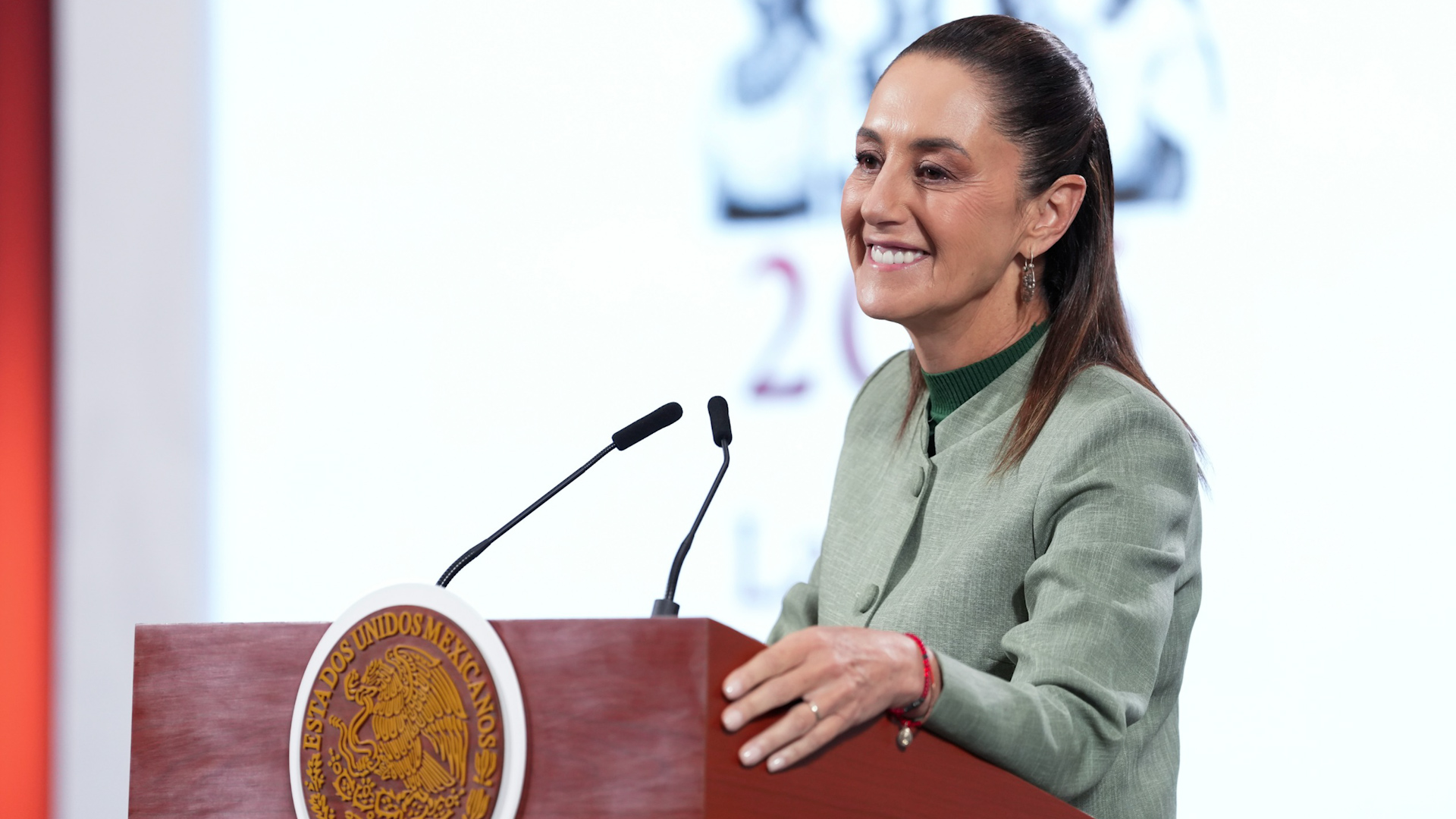 Toma chocolate y paga lo que debes: Sheinbaum a Salinas Pliego