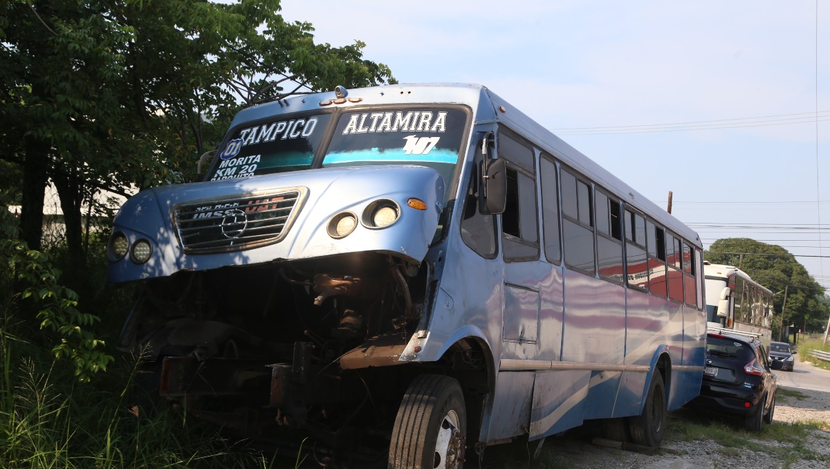 Unidades del transporte público en el sur de Tamaulipas. (Yazmín Sánchez)