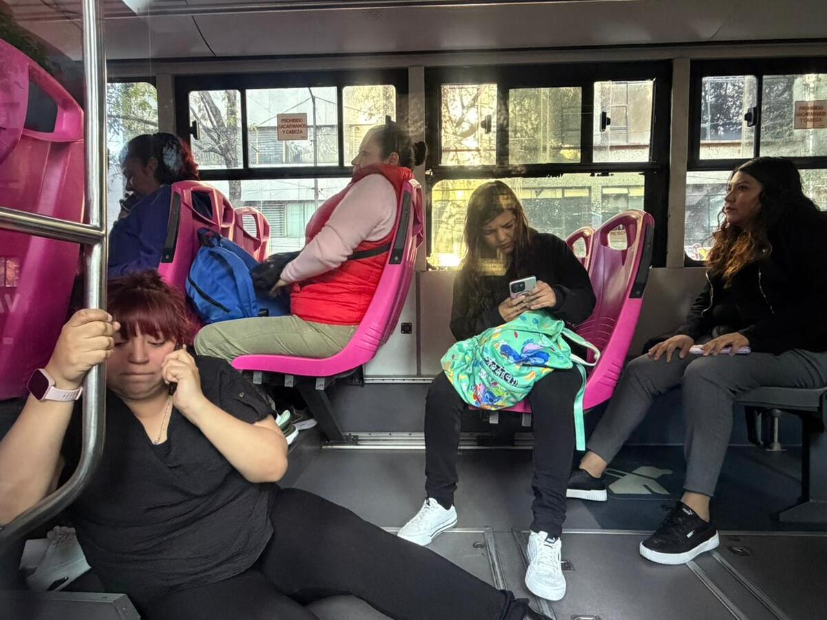 Usuarias del MB tras el choque en la Tabacalera. | Foto: Ramón Ramírez