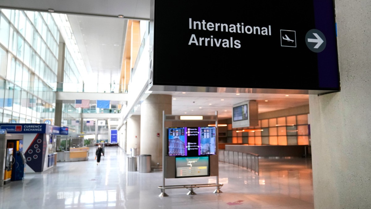 El vuelo tuvo que detenerse en Boston tras la embestida del ciudadano indio. | AP