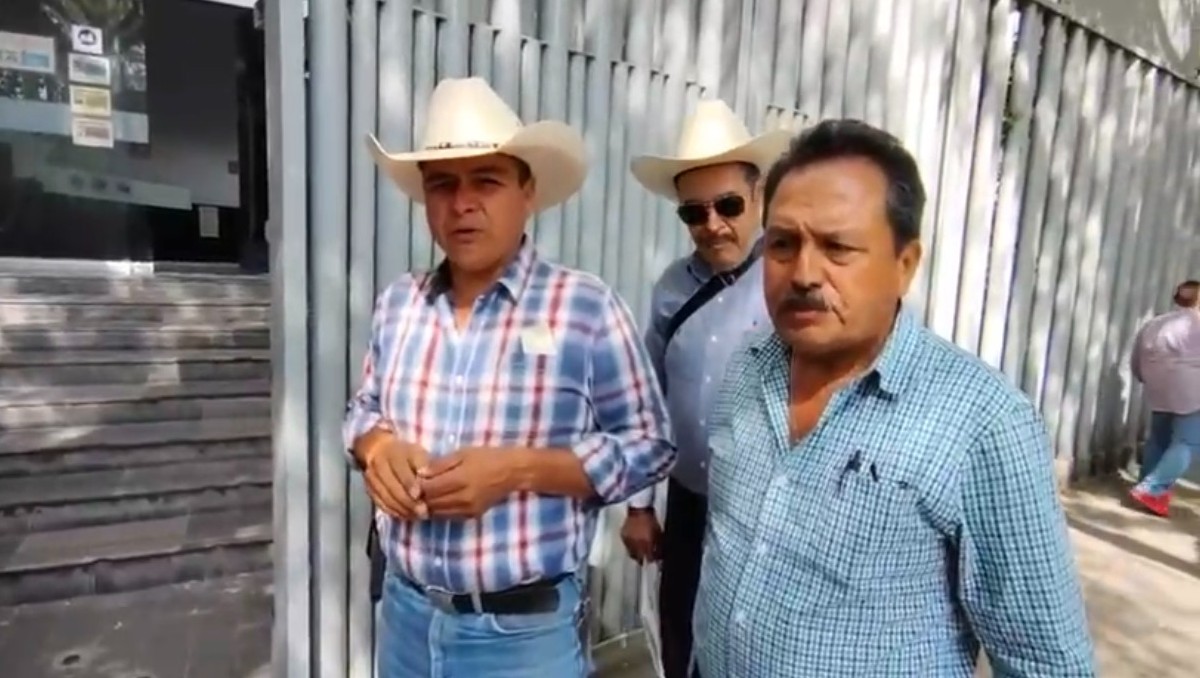 Los agricultores llegaron a la Secretaría de Agricultura para reunirse con funcionarios. | Foto: Especial