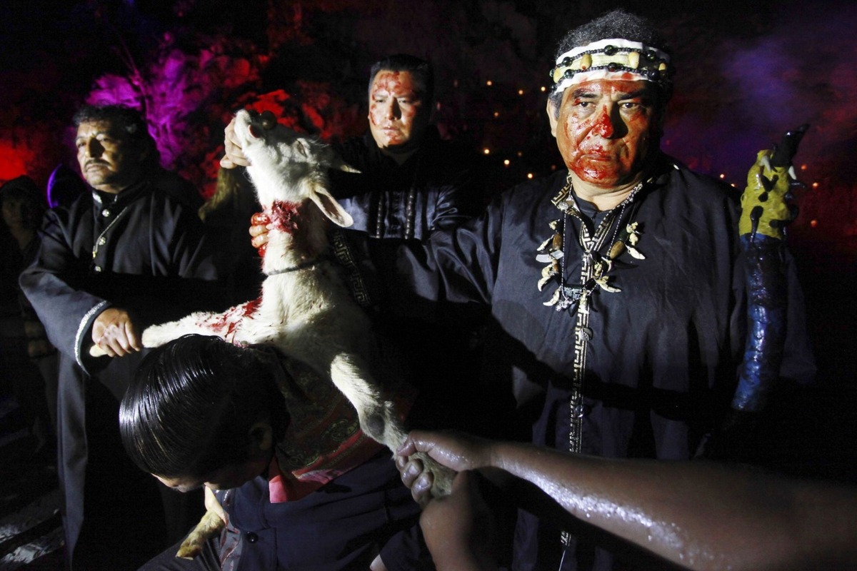 En el Día del Brujo en Catemaco diversos animales son sacrificados como parte de sus rituales | Cuartoscuro