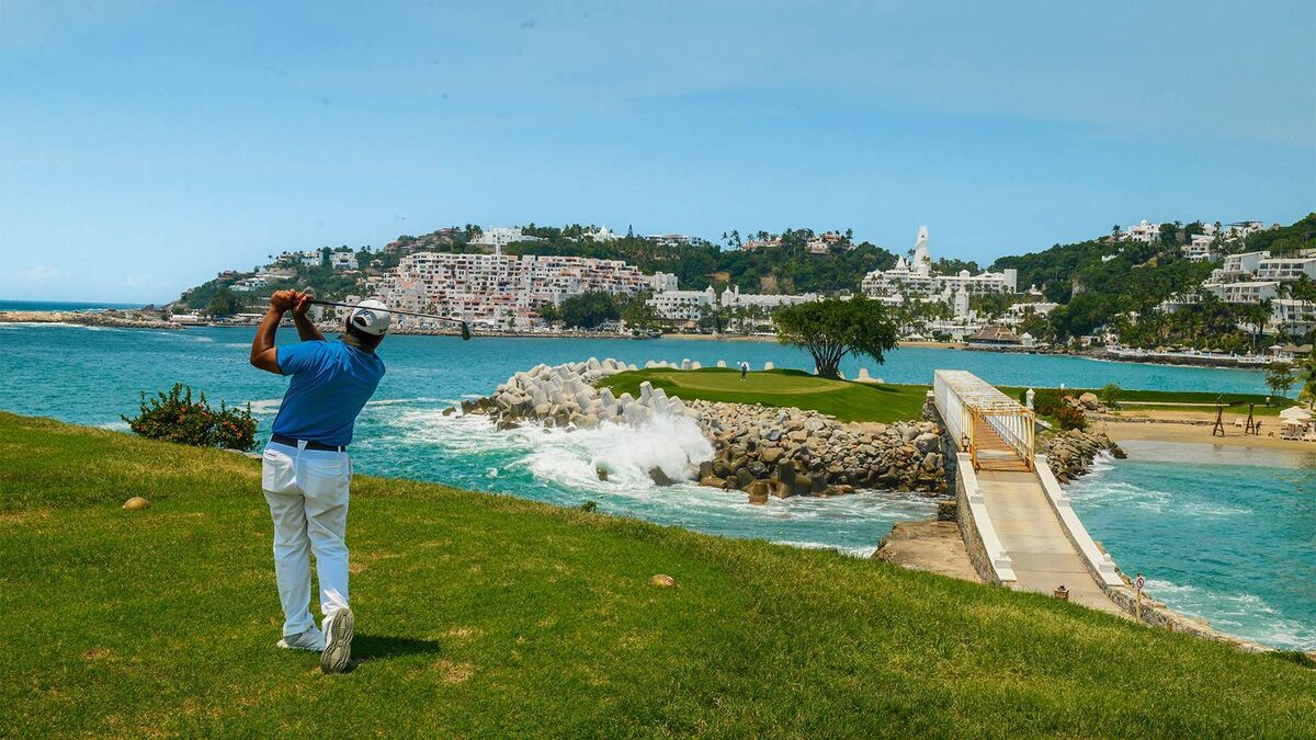 Campo de Golf Las Hadas, sede del torneo juvenil Pals Par 2025, con 18 hoyos, vegetación tropical y áreas de agua. | Especial