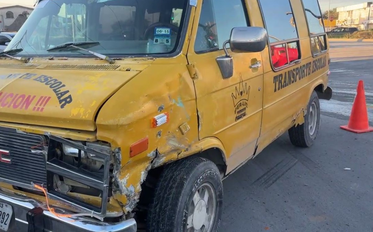 Choque entre transporte escolar y camión. | TeleDiario Reynosa