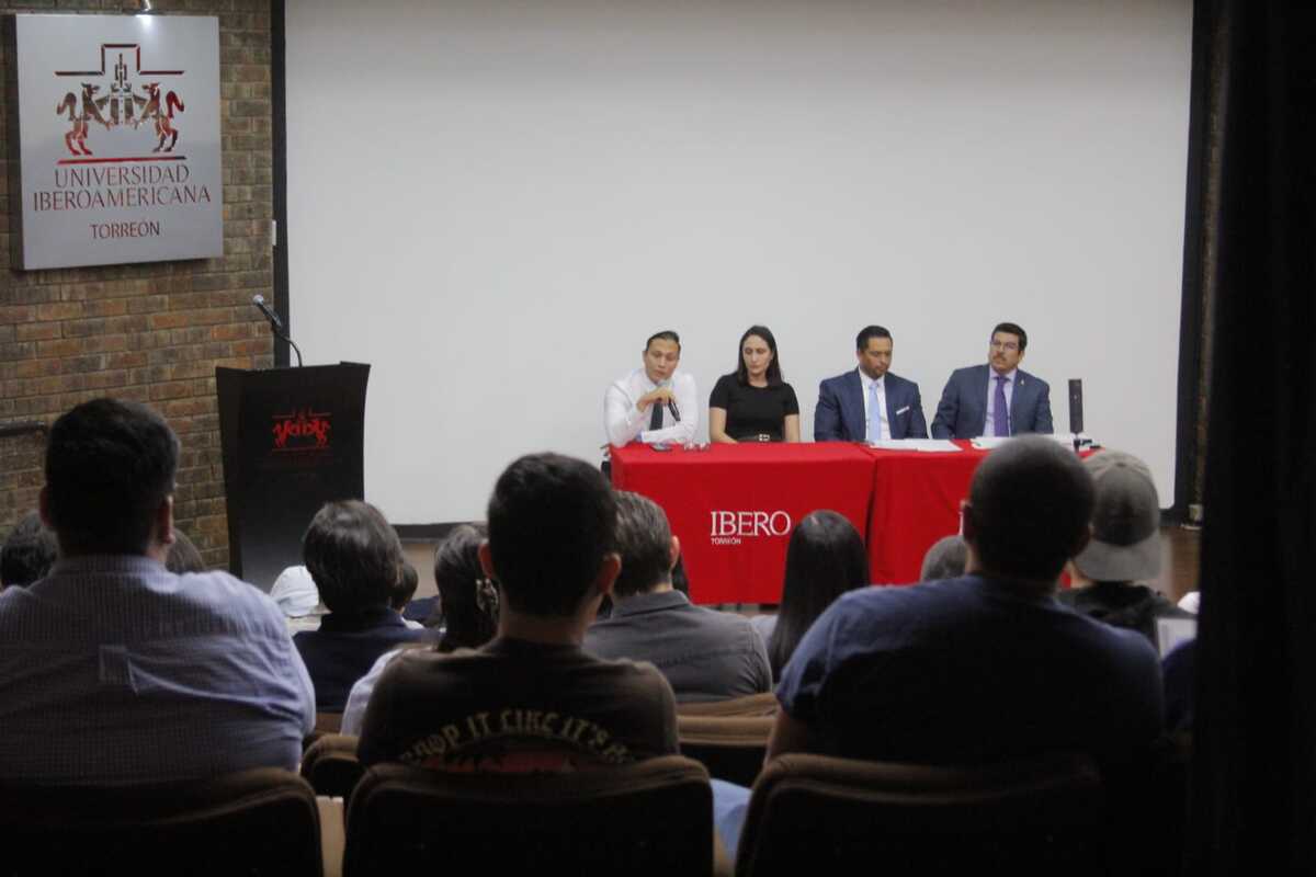 Conferencia "Derechos de a Naturaleza" en la sala Kino de la Universidad Iberoamericana. | Manuel Guadarrama