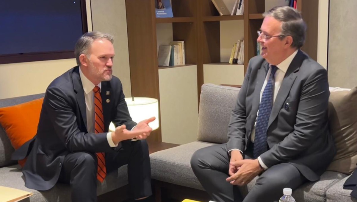 En conversación con Jamieson Greer, en Corea, escritió el titular de Economía, Marcelo Ebrard. Foro: Especial