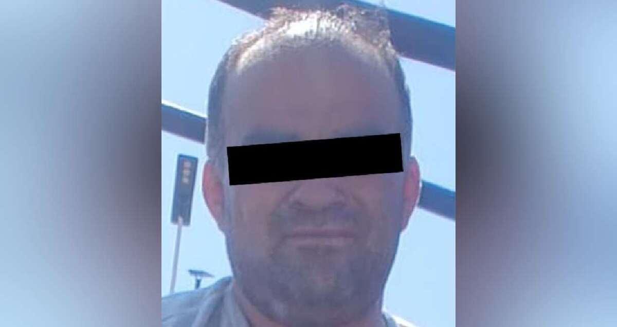 El hombre fue visto por oficiales cuando apuntaba su arma contra dos personas. Foto: (Especial)