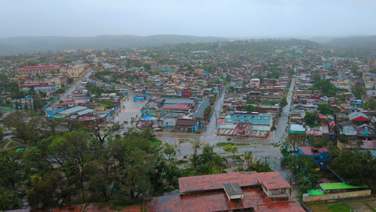 El huracán podría agravar la crisis económica en Cuba. | AFP