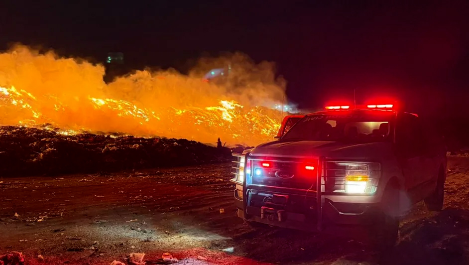 Incendio en tiradero de basura en Salinas Victoria, Nuevo León
