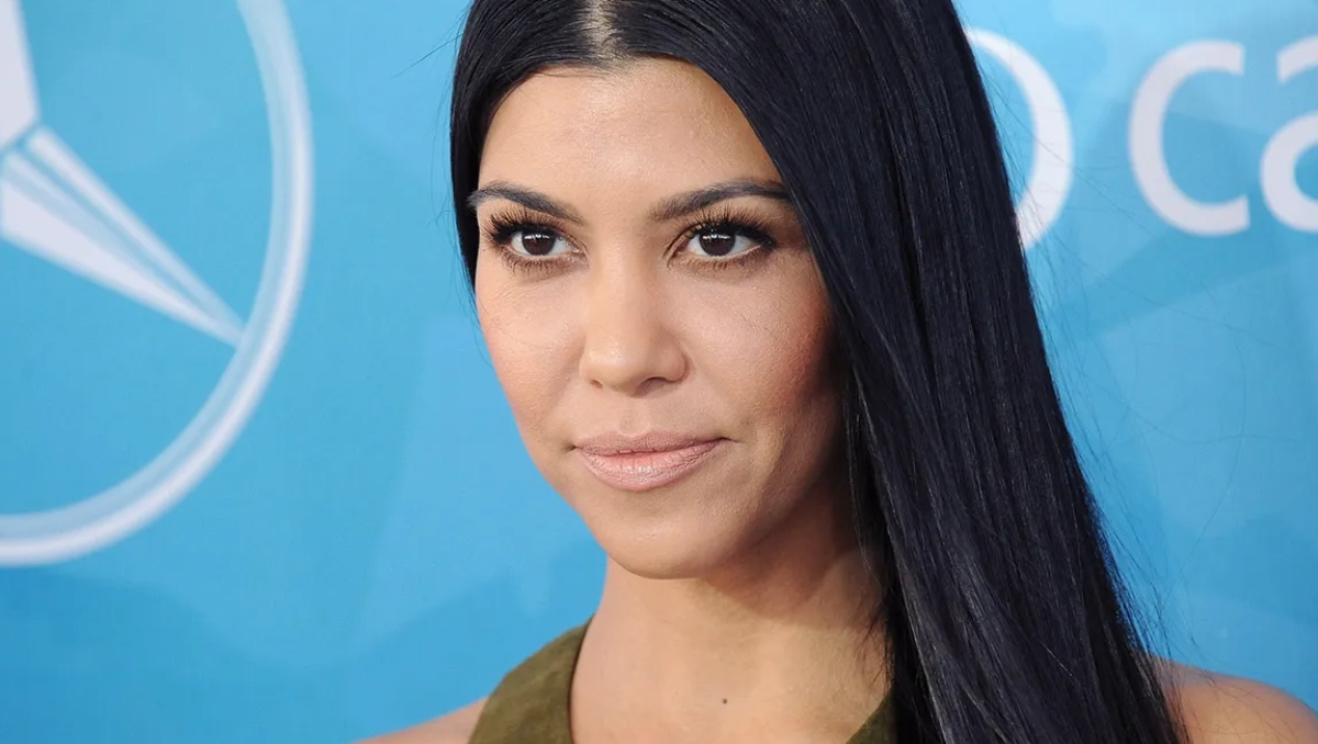 Kourtney Kardashian lanza sus paletas probióticas para la salud íntima y la controversia explota.