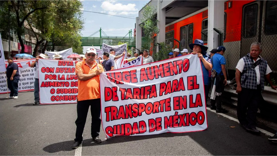 Megabloqueo de transportistas en CDMX se pospone; acuerdan reunión con autoridades