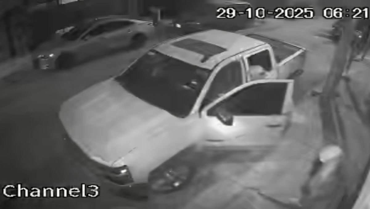 Las dos personas que cometieron el robo fueron captadas por cámaras de seguridad. | Especial