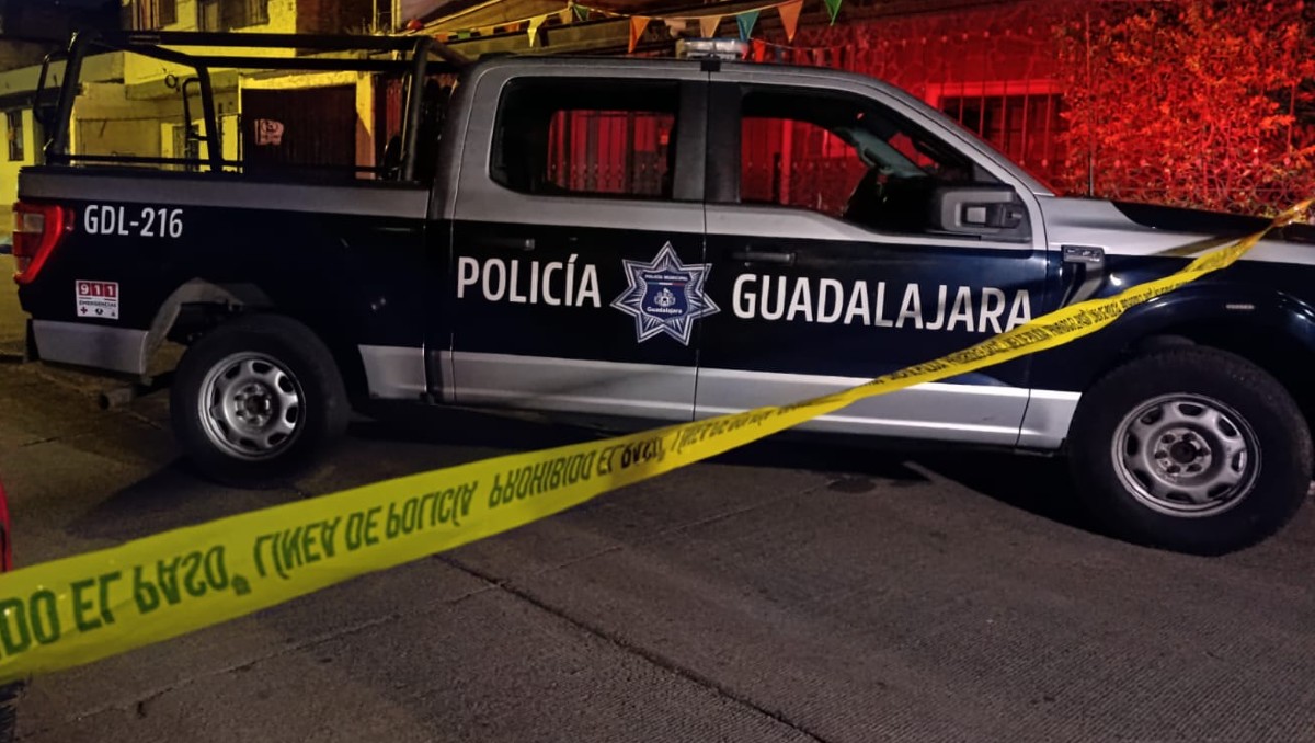 Policías resguardan lugar de asesinato en Guadalajara (Vicente Torres Alfaro)
