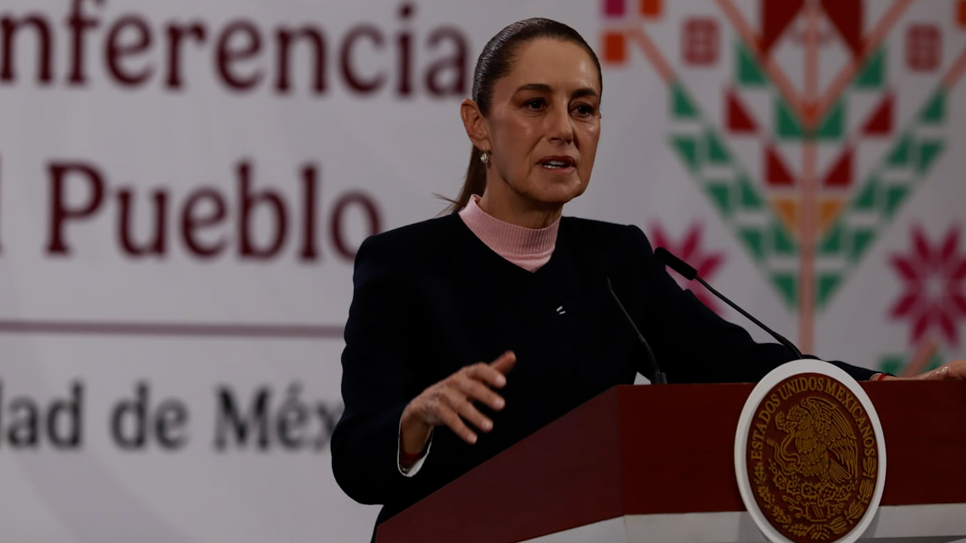 Sheinbaum critica cancelación de rutas aéreas de México a EU; acusa intereses políticos