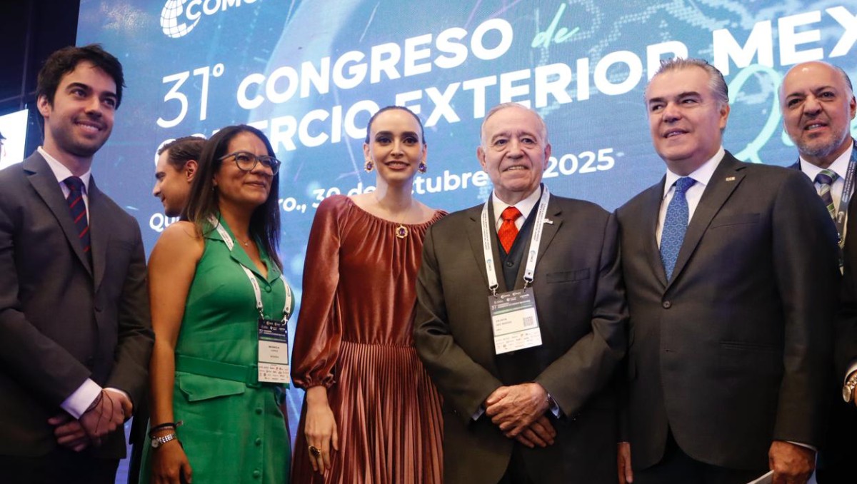 Altagracia Gomez y Valentín Diez Modoro participaron en el 31 Congreso de Comercio Exterior Mexicano. Foto: Especial