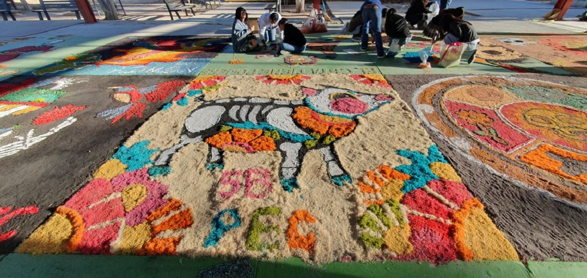 Cada salón hace su propio tapete con el tema que elijan. (cortesía)