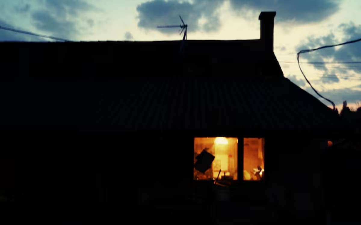 CFE dispuso de 132 trabajadores electricistas, 29 grúas y 38 vehículos. | Freepik