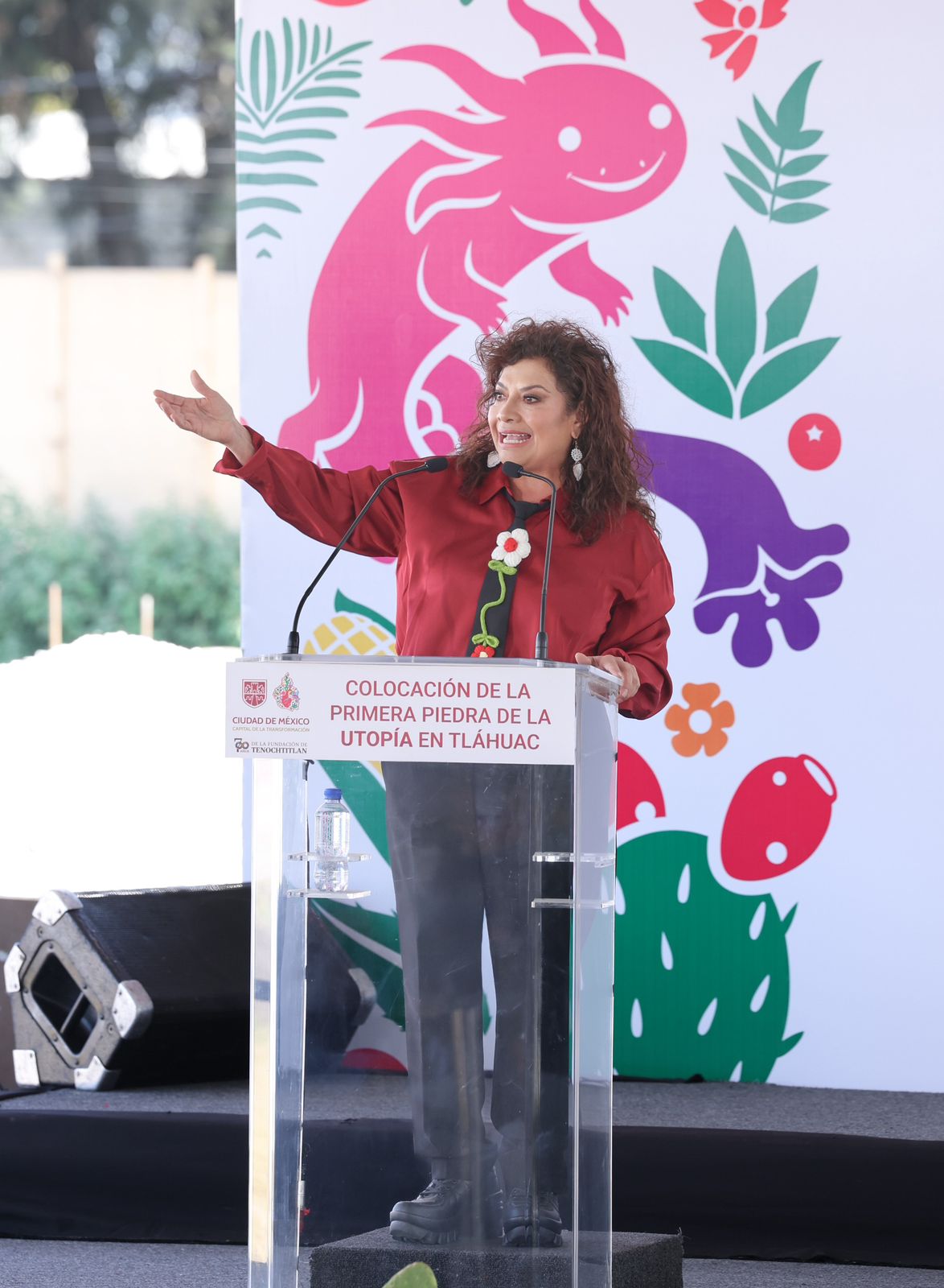 Clara Brugada durante colocación de la primera piedra de la Utopía en Tlaltenco, Tláhuac, con espacio cultural y deportivo en construcción. | Especial
