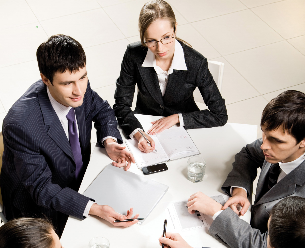 Las empresas utilizan la inteligencia artificial para optimizar la capacitación y el desarrollo de habilidades de sus empleados. SHUTTERSTOCK.