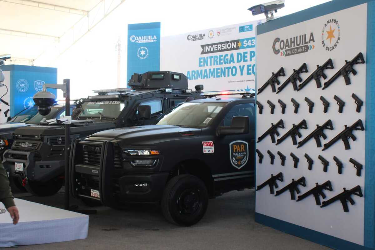 Entrega de equipo de seguridad en Torreón. | Roberto Amaya