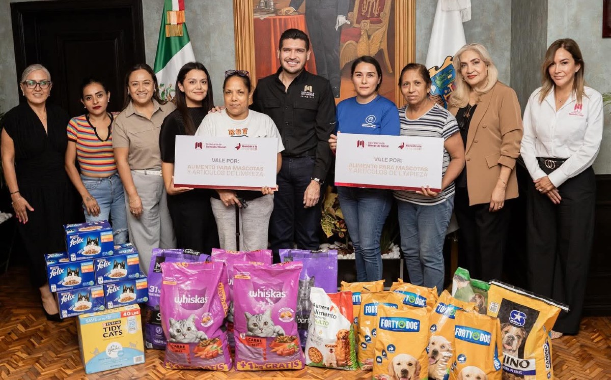 Entrega simbólica. | Cortesía