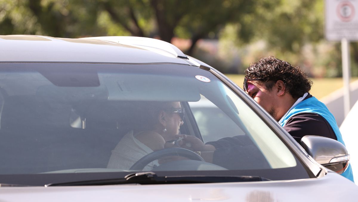 Este formato permite recibir la vacuna sin bajarse del vehículo. | Foto: Luis Guerra