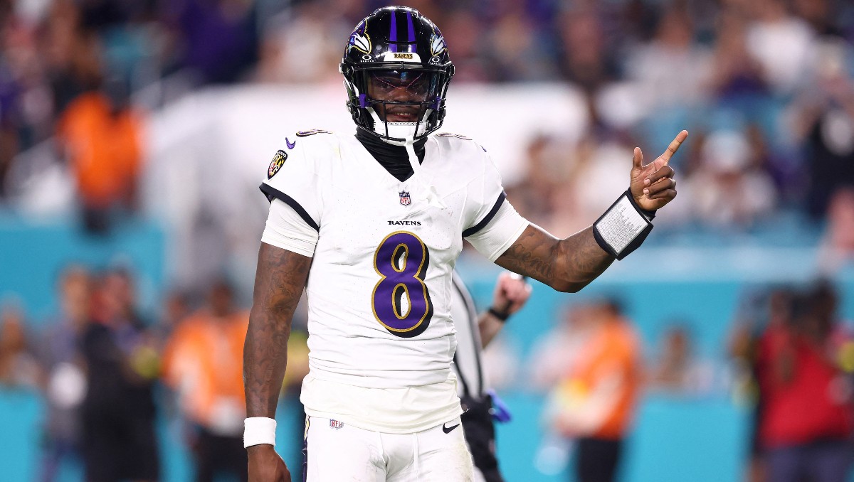 Lamar Jackson lidera a Baltimore Ravens al triunfo sobre Miami Dolphins en la NFL 2025 (AFP)