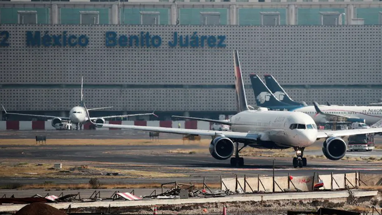 Reportan afectaciones en vuelos por banco de niebla en el AICM HOY 30 de octubre