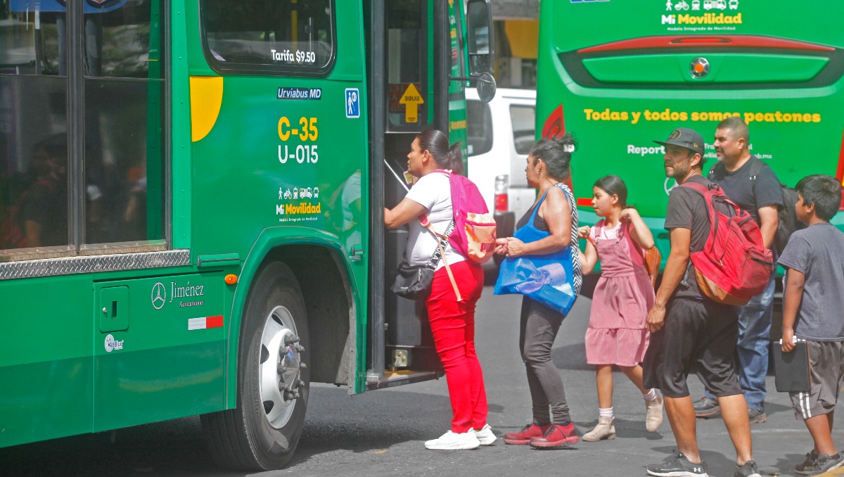 Alistan unidades ante posible paro de transporte por vandalismo en Jalisco; ¿qué rutas habrá disponibles hoy? (Fernando Carranza)