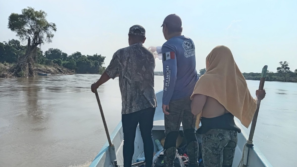 El cuerpo se encontró atorado entre las ramas de un árbol sobre el río Tecolutla.
