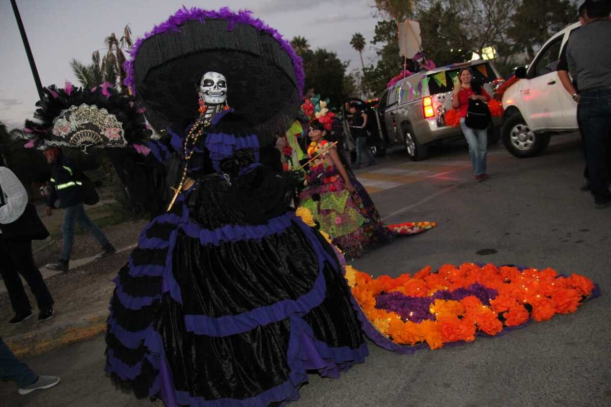 Desfile de Catrinas 2025 llena de color y tradición a Torreón. (Verónica Rivera)