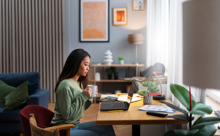 Empleados disfrutan del home office, pero enfrentan retos diarios. Foto: Especial.