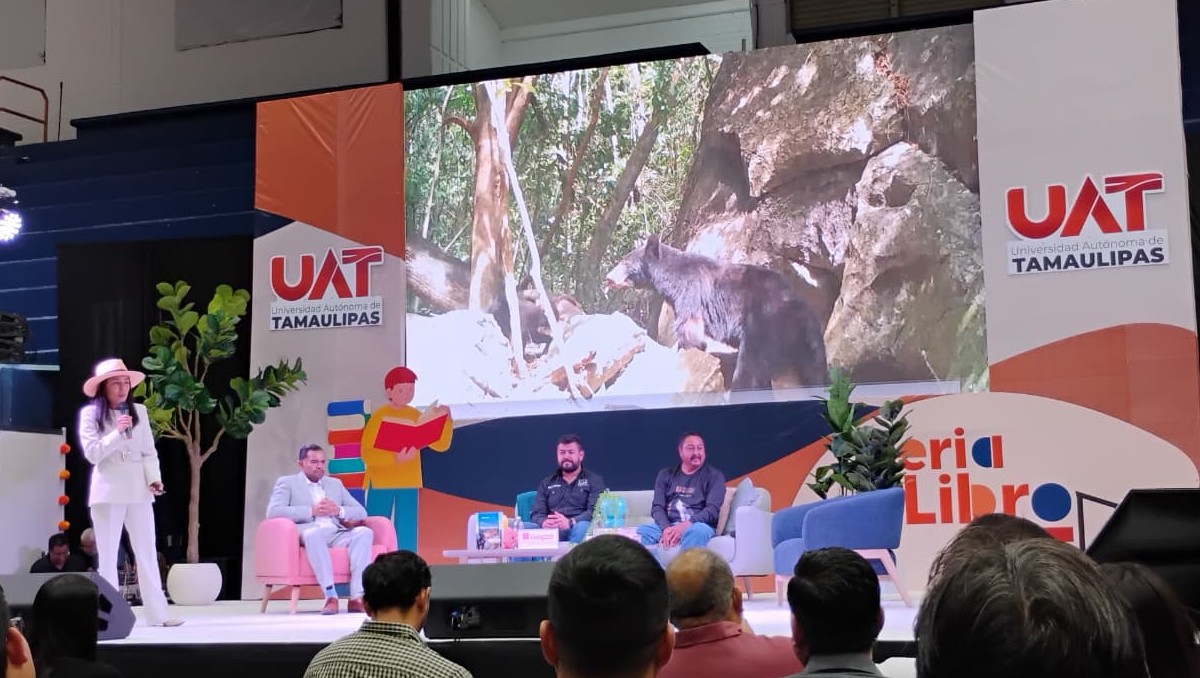 Investigadores de la UAT presentaron el primer libro en Tamaulipas de especies mamíferas nativas. (Víctor Durán)