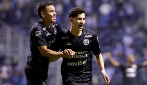Con goles de Mateusz Bogusz, Omar Campos y Jeremy Márquez, Cruz Azul goleó a Puebla en la jornada 16 y es líder momentáneo del Apertura 2025