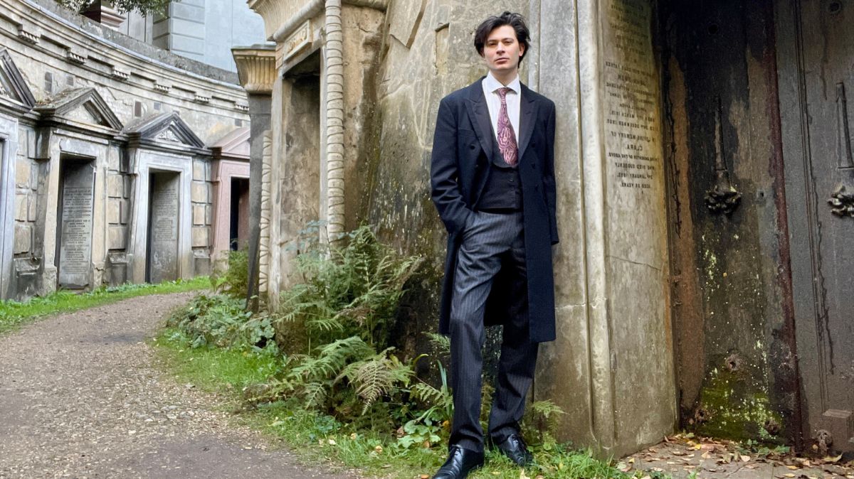 Entre mausoleos, leyendas y altares, el creador de contenido británico revela cómo las tradiciones sobre la muerte conectan a dos culturas.| Cortesía